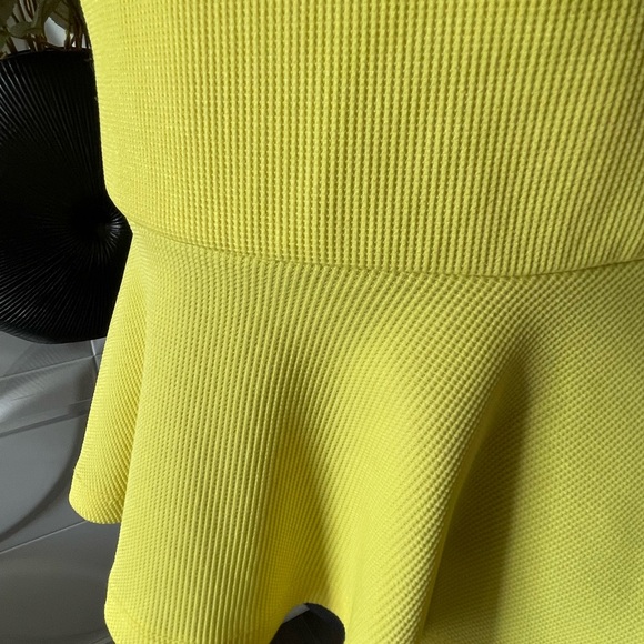 INC International Concepts Yellow Chartreuse Sleeveless Peplum Top Size Small - Picture 4 of 7